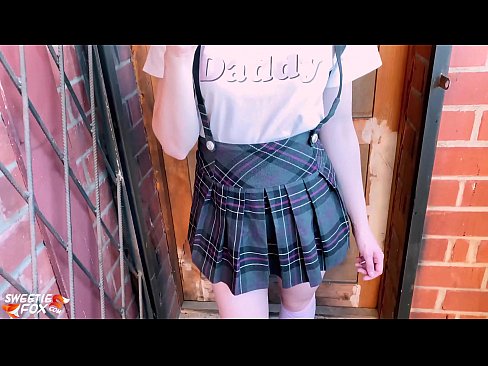 ❤️ ʻO ke kaikamahine kula e ʻū hohonu i kāna dick a hoʻopaʻa ʻia ma mua o nā papa. Fuck video ia makou ☑
