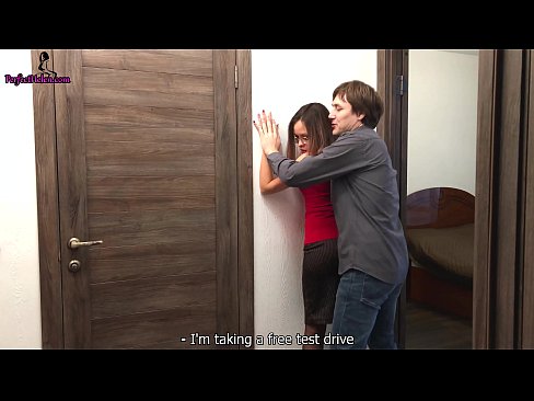 ❤️ ʻO Sexy Realtor Hoʻopaʻa ʻo ia i kāna Pussy a me kāna ʻakaʻaka ʻoiai ke kūʻai aku nei i kāna hale noho - Krempai Fuck video ia makou ☑