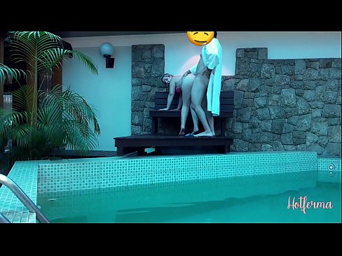 ❤️ Kāhea ʻo Boss i ke kaikamahine i ka loko wai, akā ʻaʻole hiki iā ia ke pale i ka wela Fuck video ia makou ☑